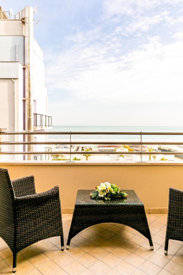 Hotel Mazzanti Milano Marittima Exteriör bild